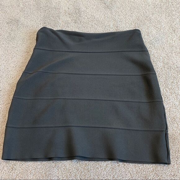 BCBGMAXAZRIA gray bandage mini skirt Sz M - Picture 3 of 8